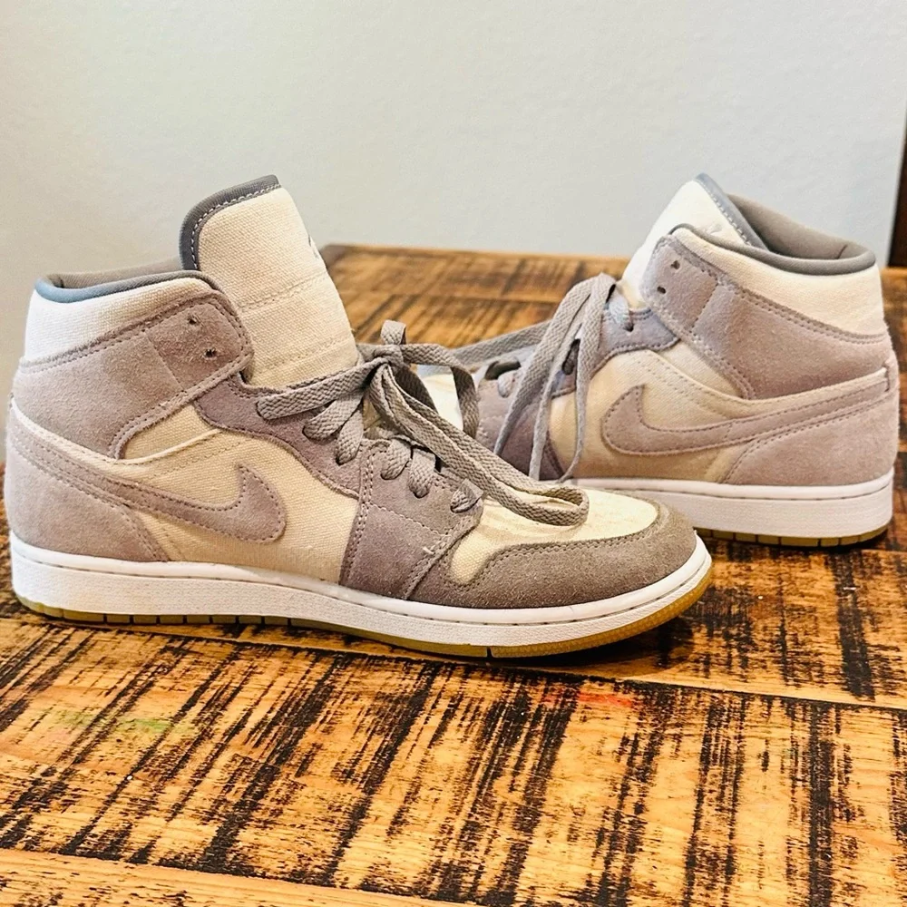 AIR JORDAN 1 MID SE COCONUT MILK GUM MENS BASKETBALL SHOES - Picture 6 of 13